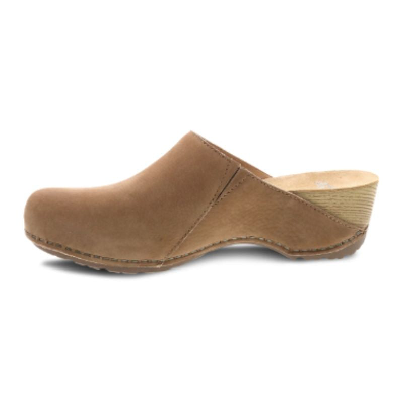 Dansko clogs hot sale tan